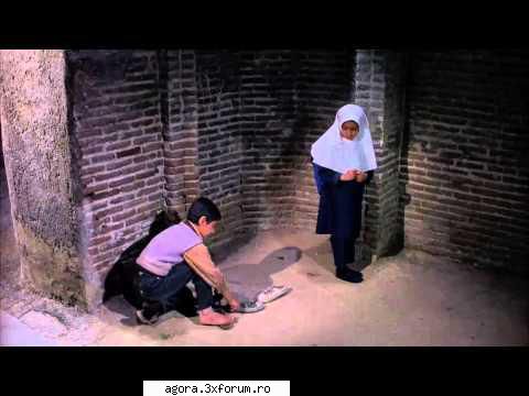 copiii cerului  kanun parvaresh fekri  - iran

 

      �n drum spre casa, ali pierde pantofii vechi